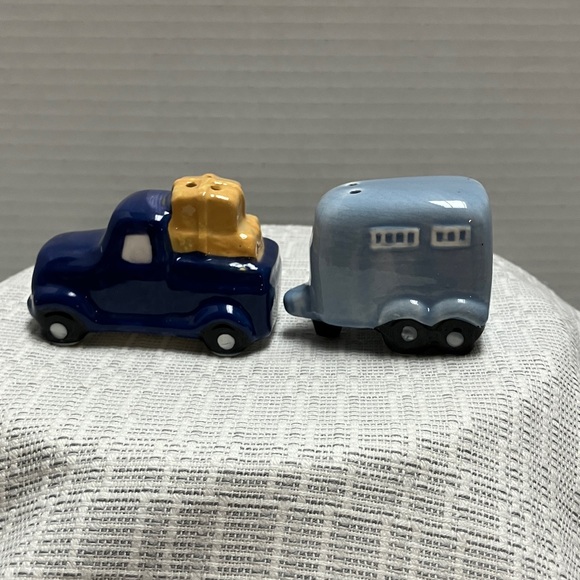 Blue Truck and Camper Salt and Pepper Shakers - Picture 2 of 9